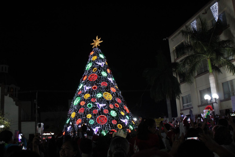 Américo y María encienden la Navidad en Tamaulipas