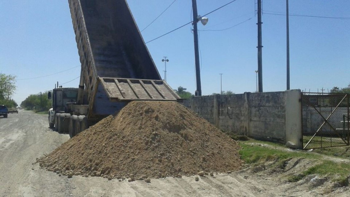 Realizan trabajos de mantenimiento en parque de softbol