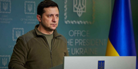 Necesitamos municiones, no un viaje: rechaza Zelenski oferta de EUA para salir de Ucrania 