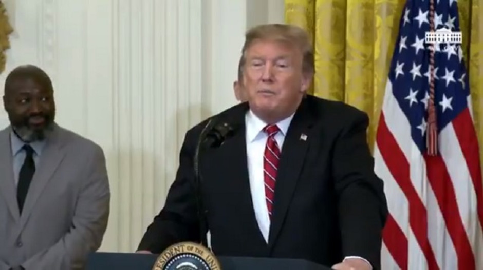 Trump arremete contra demócratas en materia migratoria