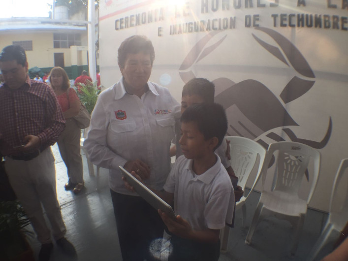 Alcaldesa entrega otra techumbre más 