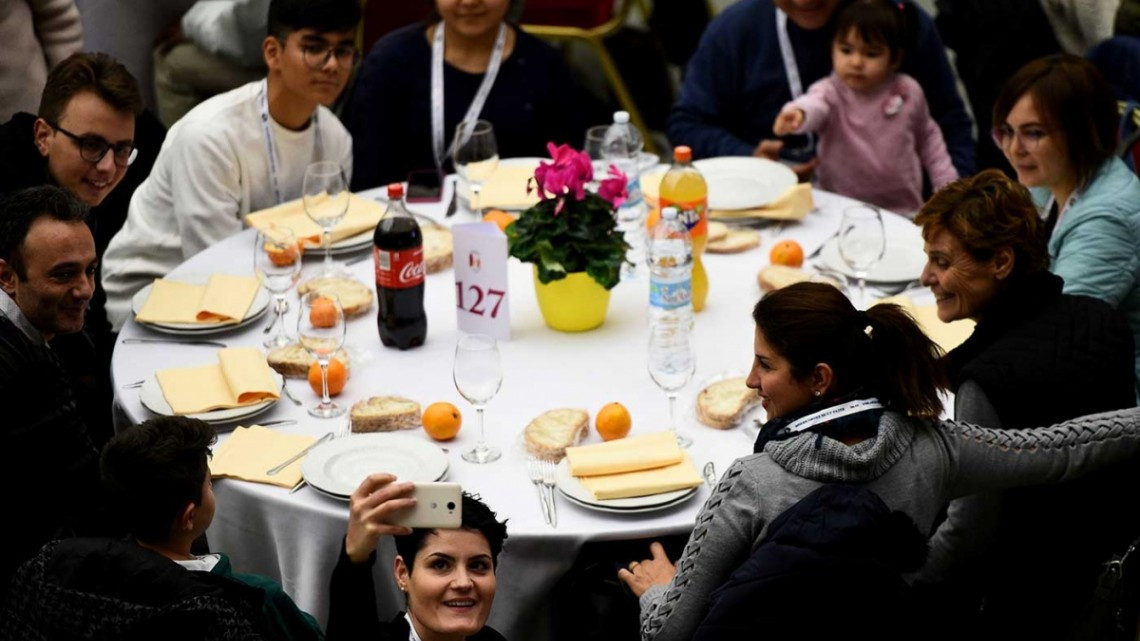 El Papa ofrece almuerzo a pobres e indigentes