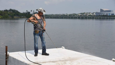 Alcalde supervisa trabajos en parque metropolitano de la Laguna del Carpintero