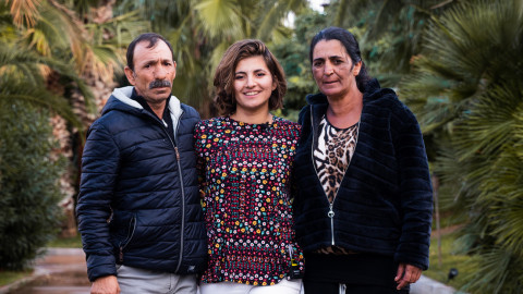 Mujer que fue robada al nacer consigue reencontrarse con sus padres 