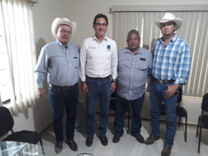 Productores agrícolas se reúnen con el Diputado Federal Erasmo González Robledo