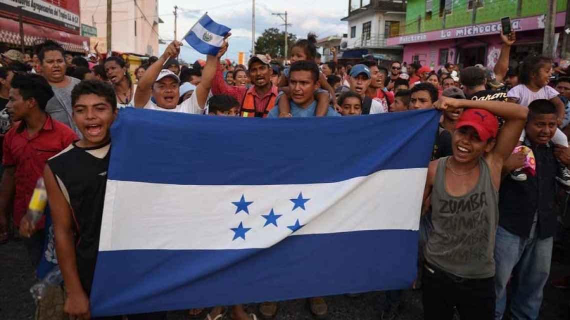 Pide CANACO frenar caravana de migrantes