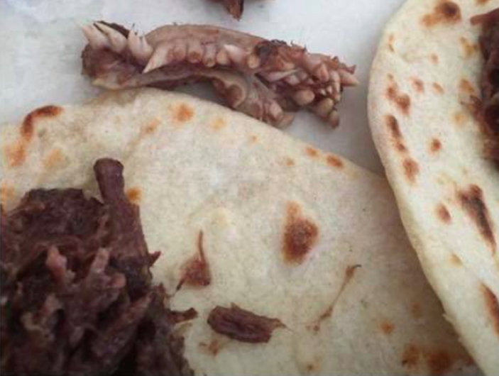 Encuentran dientes en tacos de barbacoa en restaurante mexicano