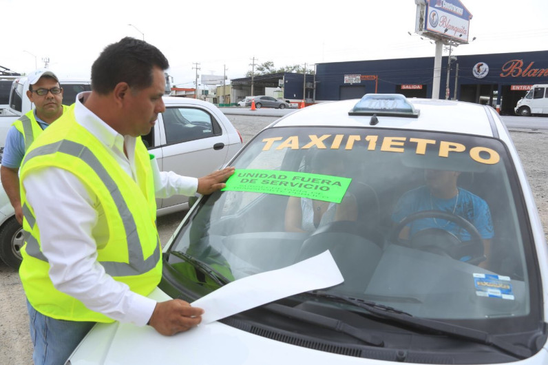 Retiran de circulación taxis pirata 