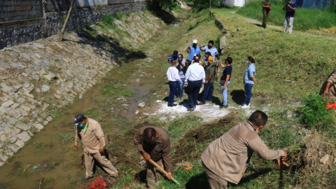 Por temporada de lluvias supervisan drenes en Victoria