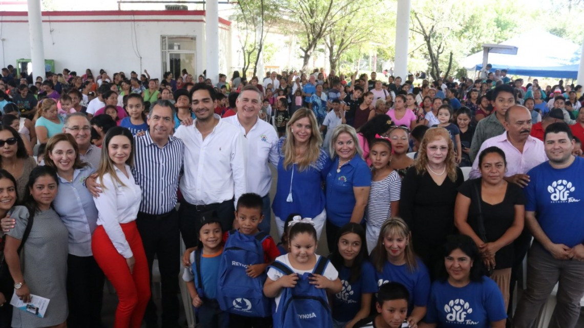 Entregan más de mil 800 kits de útiles escolares y mochilas