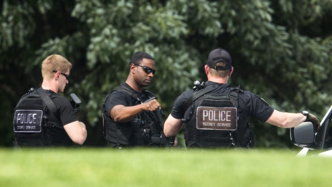 Hombre se prende fuego frente a la Casa Blanca