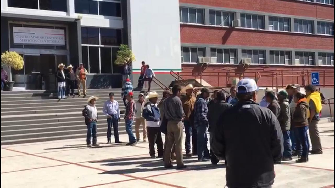 Campesinos de la triple C se plantan ante la SEMARNAT