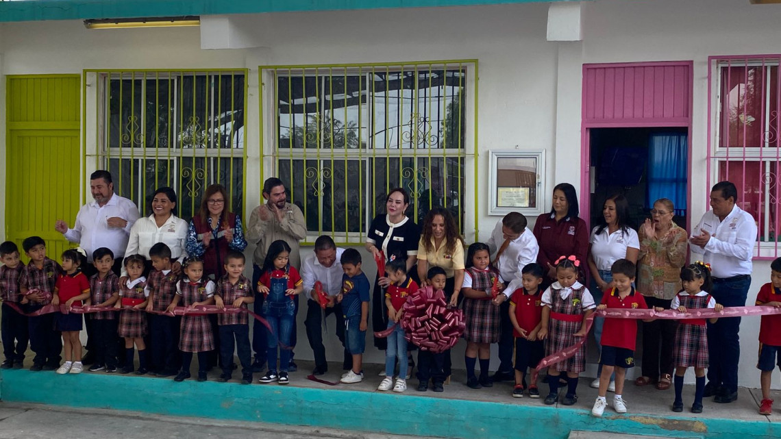 Entrega obras en escuelas de preescolar