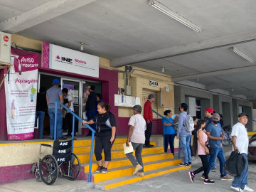 Exhorta INE a renovar credencial