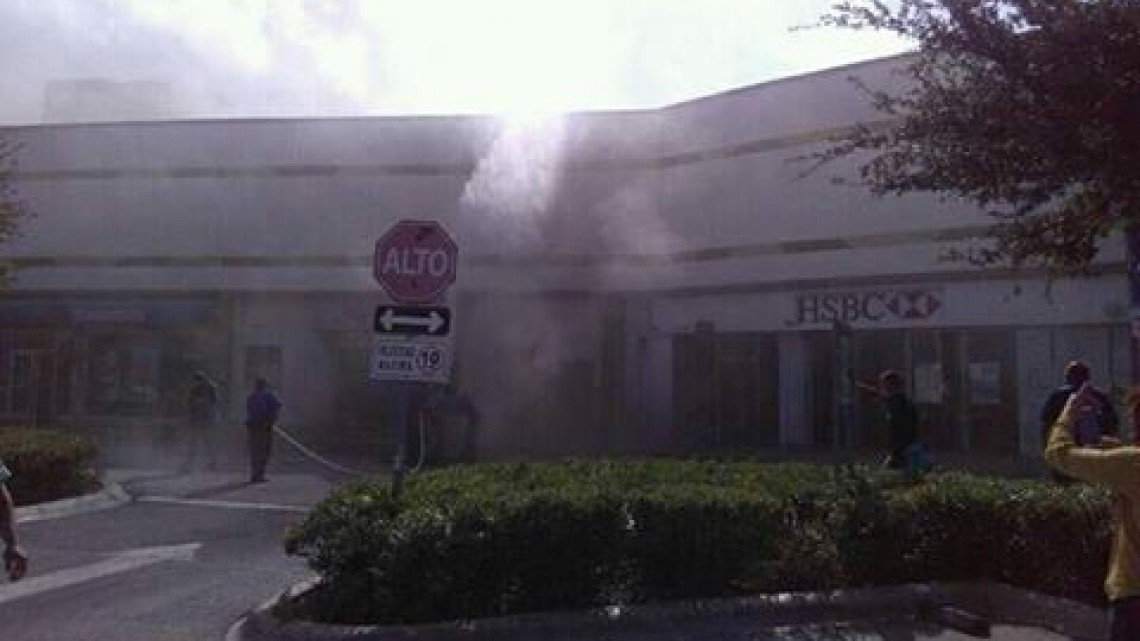 Se registra incendio en Coppel y Famsa Periférico