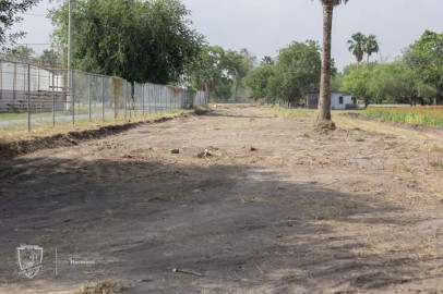 Limpian maleza en el poblado de Anáhuac