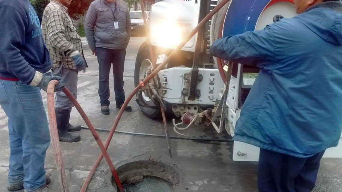 Comapa trabaja con equipo vactor