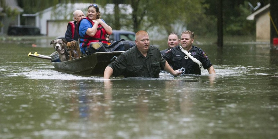 Se eleva a 4 el número de muertos en Texas por la tormenta ‘Imelda’