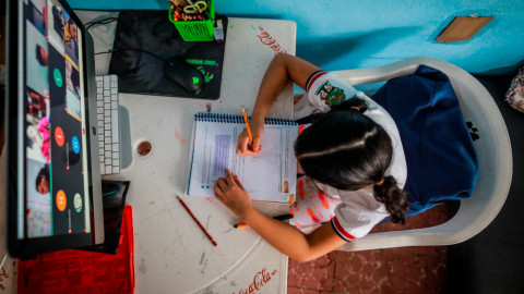 Más de 25 millones de alumnos de todo el país retoman clases a distancia, tras las vacaciones decembrinas 