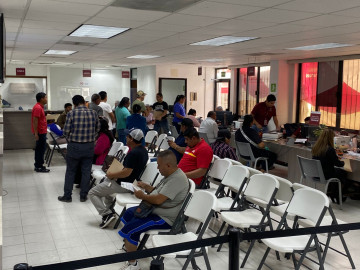 Aprovechan descuentos en Oficina Fiscal