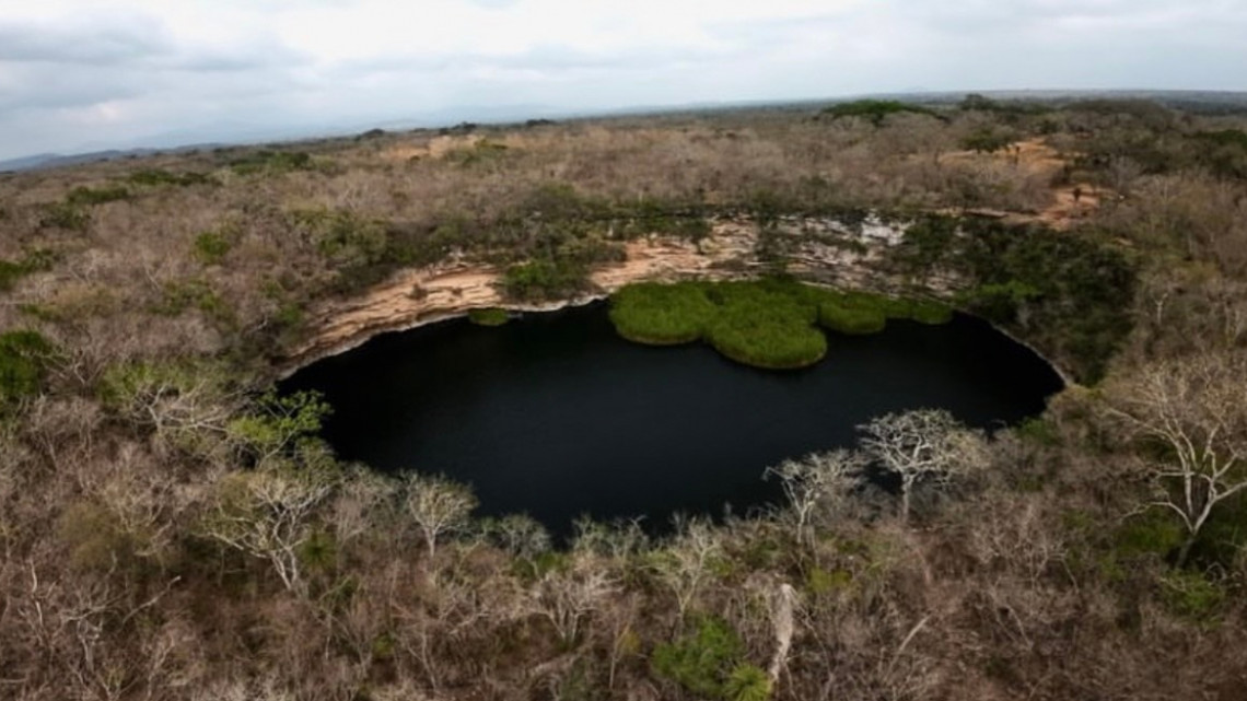 Impacta a visitantes “El Zacatón”, el cenote más profundo del planeta