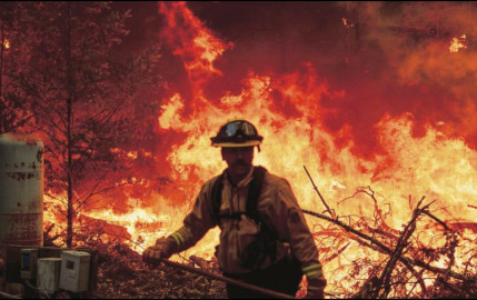 Debido a incendios, cortan energía a miles en California