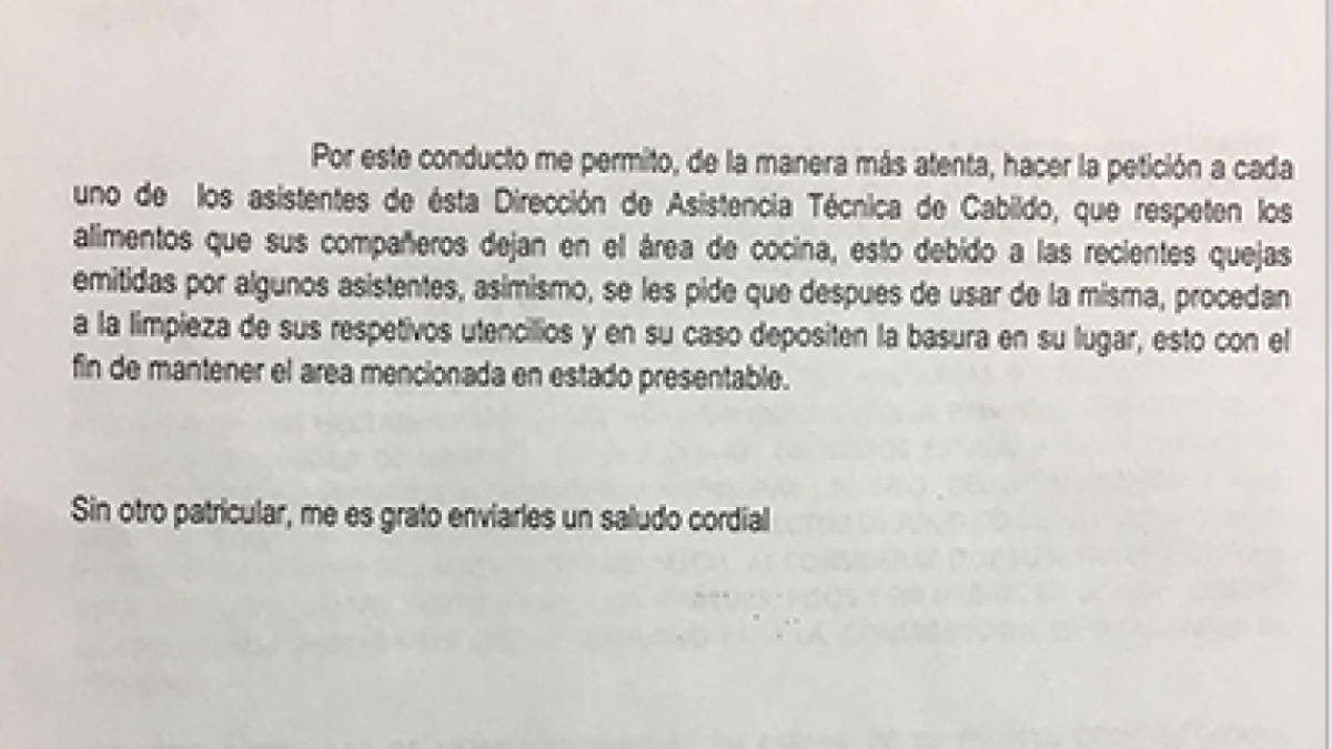 Les roban el "lonche" a regidores