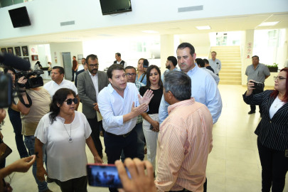 A gritos y empujones se pelean el Congreso 