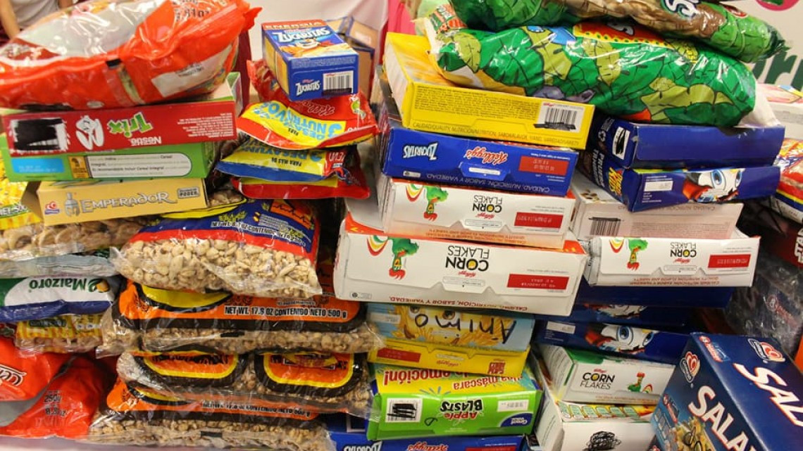 Voluntarios apoyan en centro de acopio de DIF Victoria