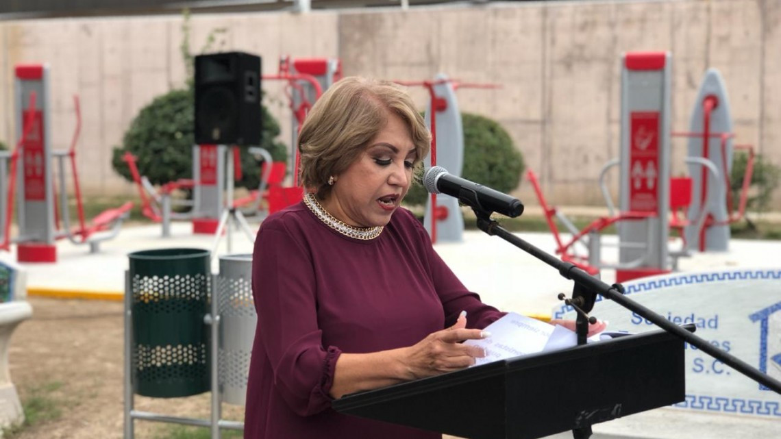 Inauguran aparatos deportivos y alumbrado público en el parque Olímpico