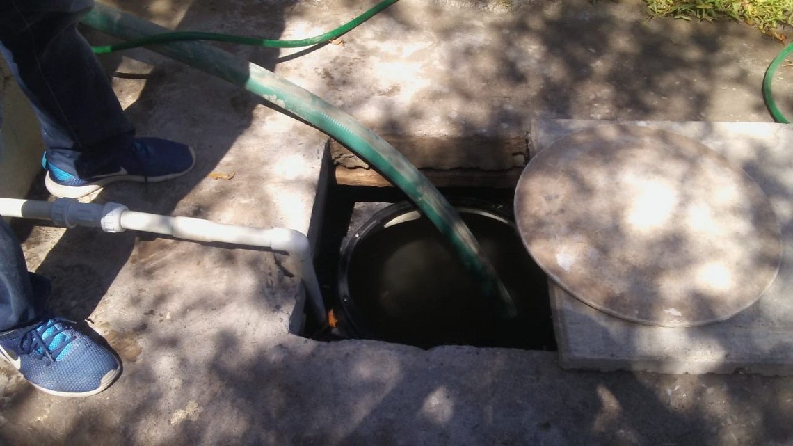 Familias reciben pipas con agua potable