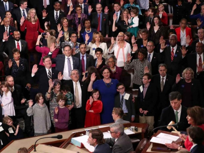 Demócratas aprueban plan para reabrir gobierno y sin dinero para muro