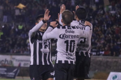 Los Rayos del Necaxa derrota a Potros UAEM