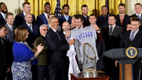 Obama recibe a los Cachorros en la Casa Blanca