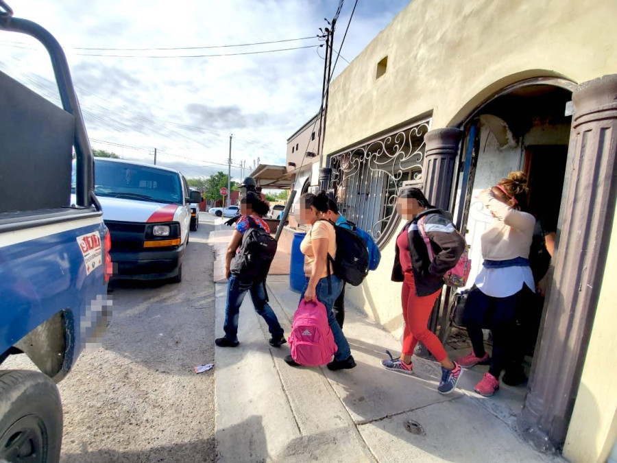Policía Estatal rescata a 21 migrantes en Miguel Alemán