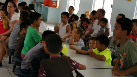 Festejan a pequeños migrantes