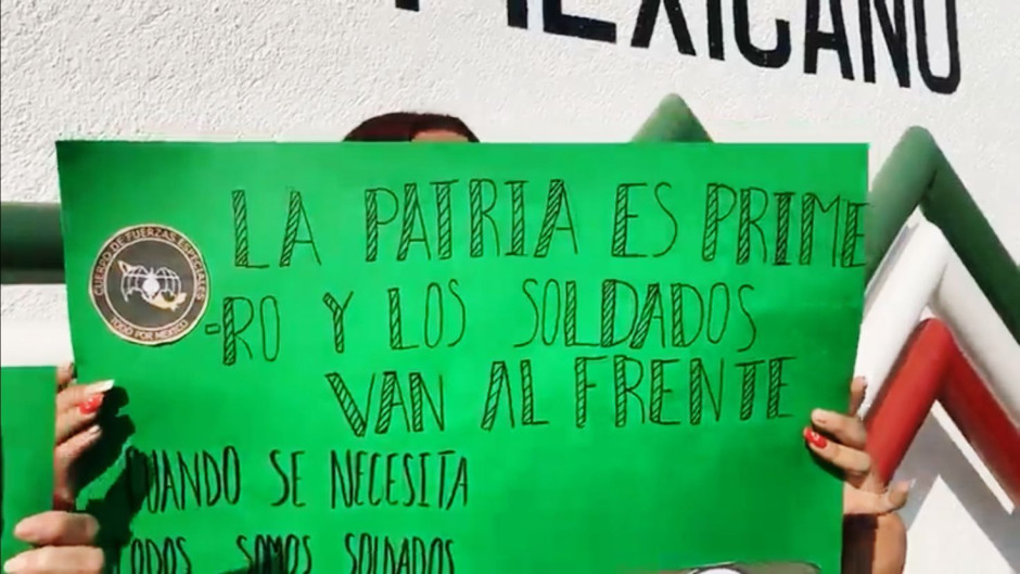 Se manifiestan familiares de militares; piden respetar sus derechos