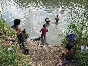 Engaña EU a migrantes que son retornados a Matamoros 