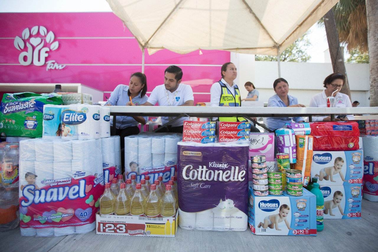Gran participación de Tamaulipecos en centro de acopio del DIF