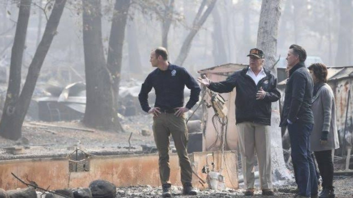 Trump visita zona devastada por incendios en California
