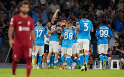 Napoli golea 4-1 al Livepool en la Champions League 