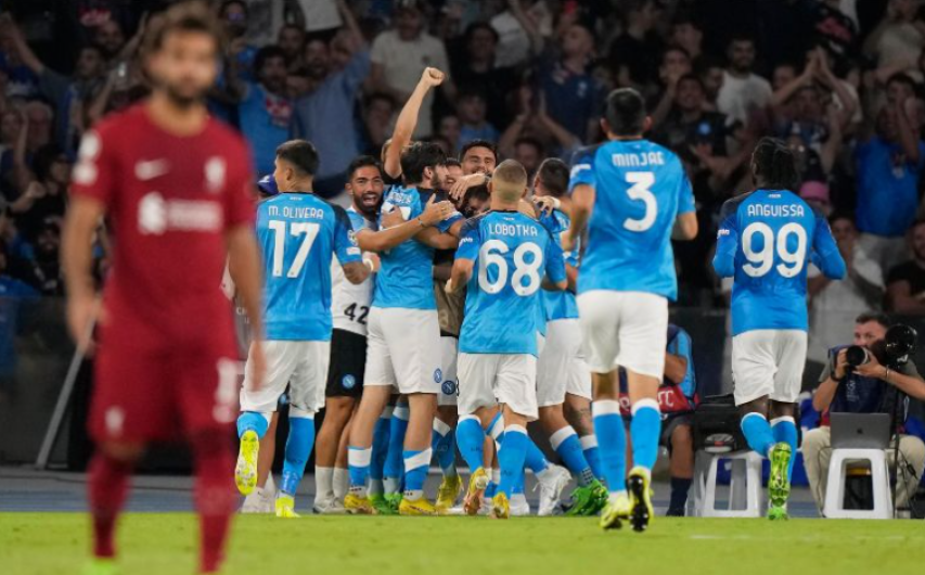 Napoli golea 4-1 al Livepool en la Champions League 