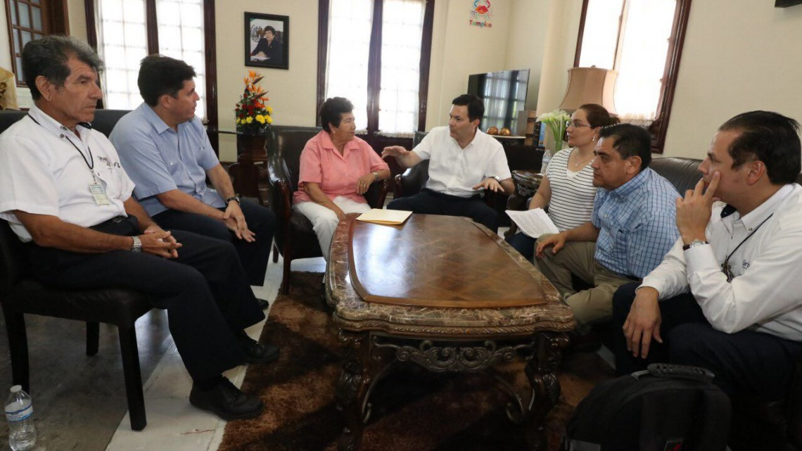 Donan Autobús de pasajeros al Ayuntamiento de Tampico