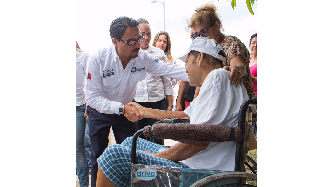 Andrés Zorrilla recibe el compromiso ciudadano de los Comités Vecinales