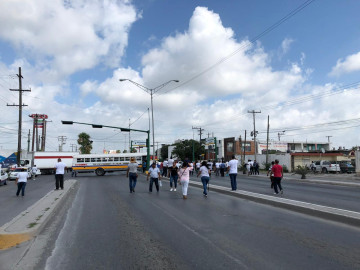 Asegura regidor que están buscando soluciones para los taxistas 