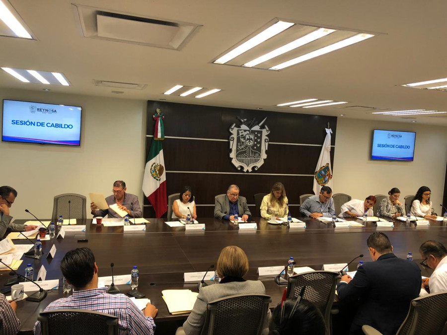 Aumentan presupuesto de obras públicas y becas para el 2020