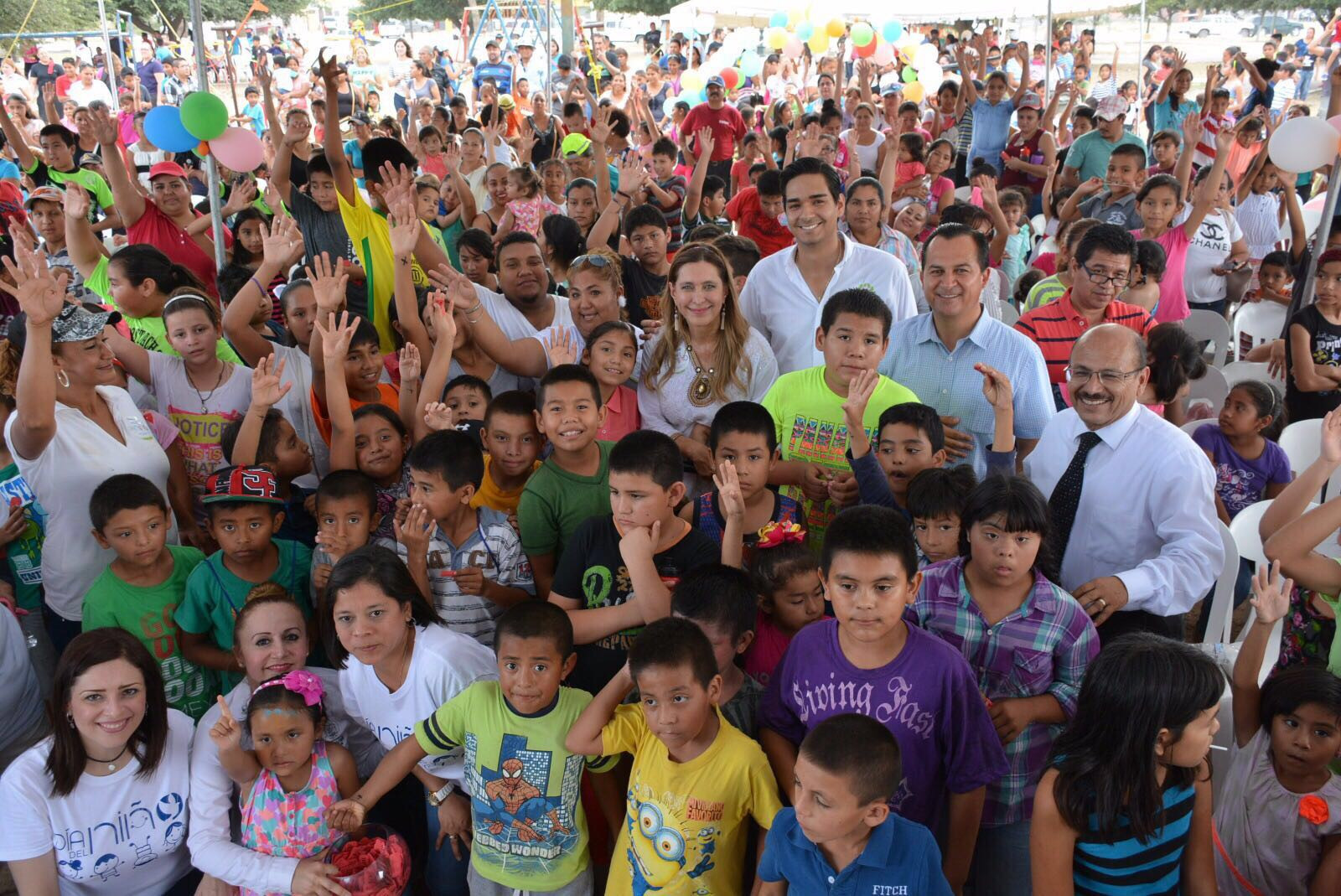 Festejan miles de niños su día con Maki