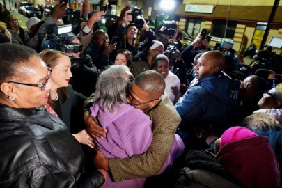 Exonerarn a tres hombres que pasaron injustamente mas de 30 años en prisión 