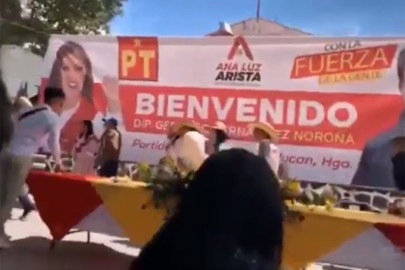 Le dan de ‘huevazos’ a Fernández Noroña por segunda vez en la misma semana