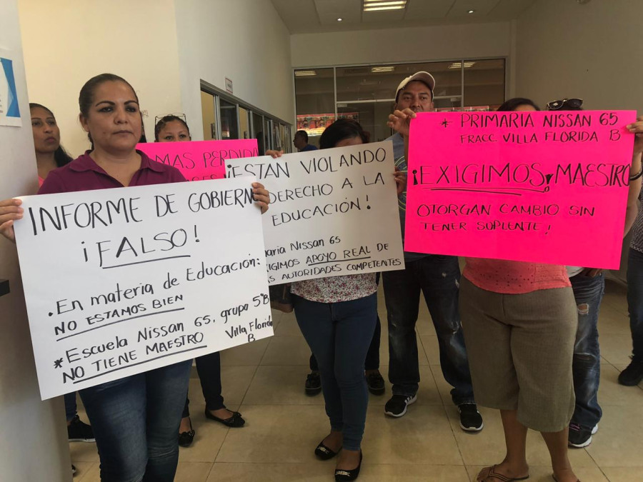 Manifestación en CREDE por falta de maestros